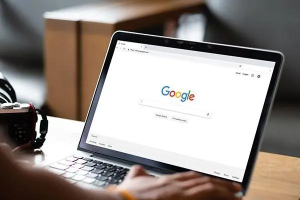 Google On Laptop W Wie Sie am besten bei Google gefunden werden